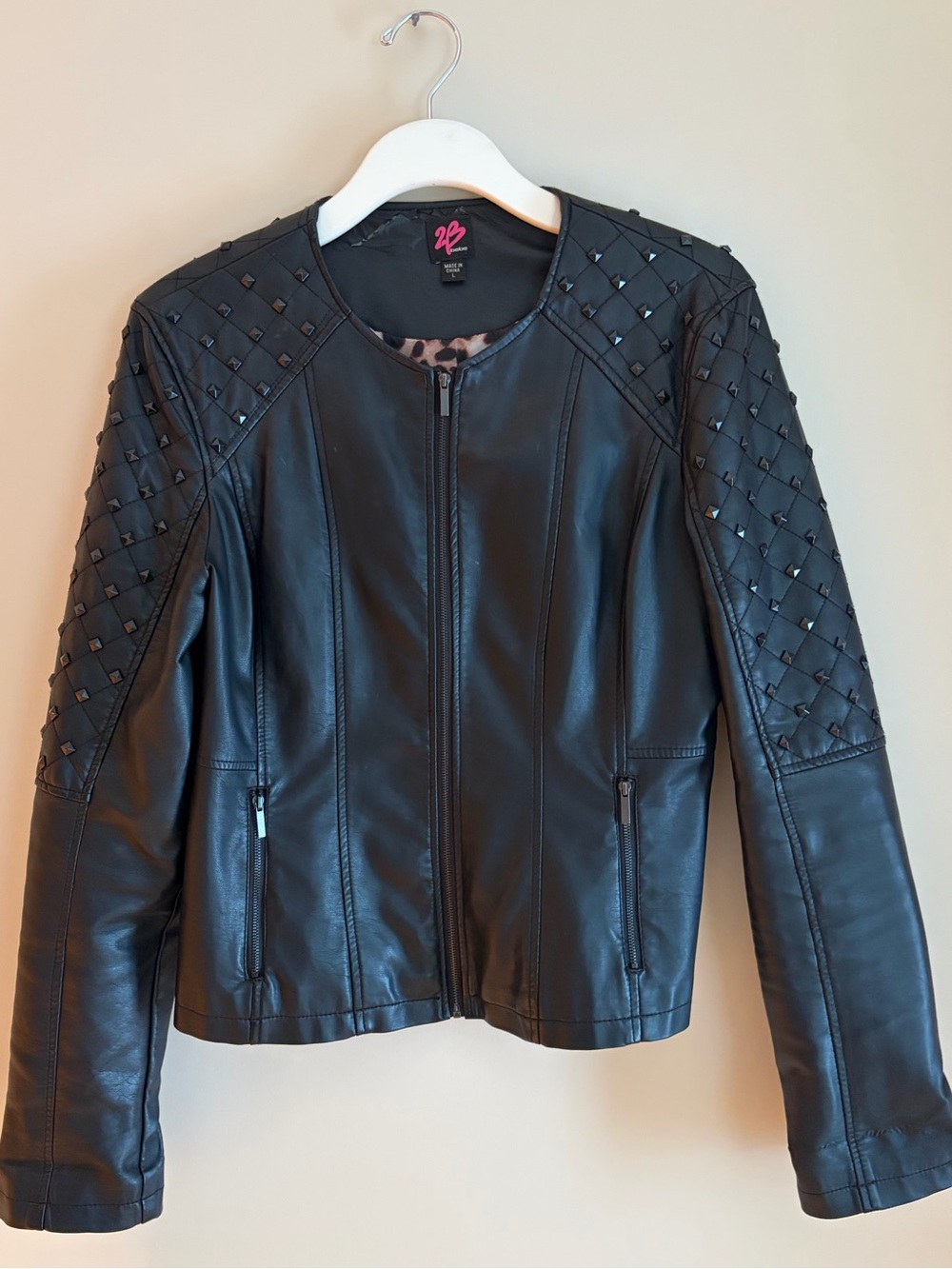 2B Bebe size L black faux leather jacket with studs - Picture 3 of 16